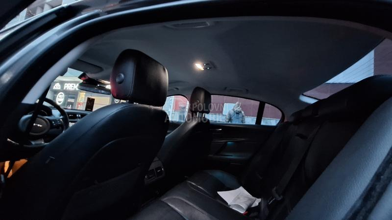 Jaguar XE 2.0 Dynamic