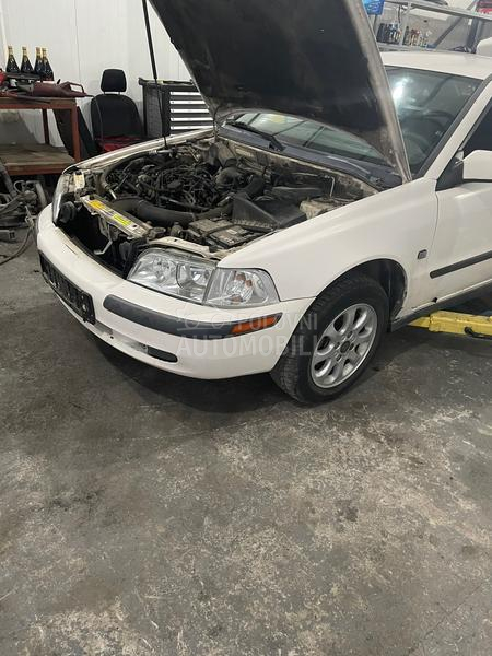Volvo S40 -  kompletan auto u delovima