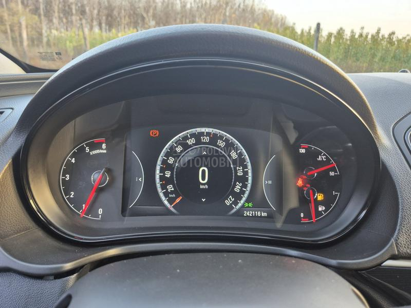 Opel Insignia 2.0CDTI   C.O.S.M.O