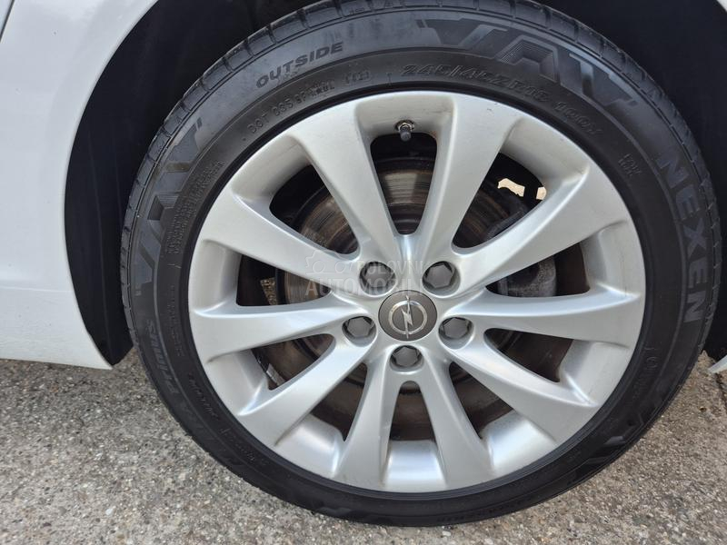 Opel Insignia 2.0CDTI   C.O.S.M.O