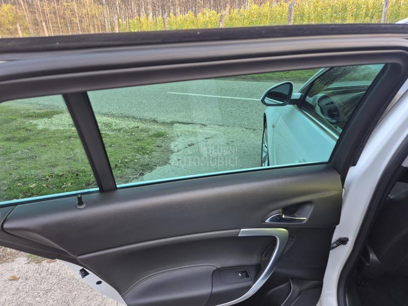 Opel Insignia 2.0CDTI   C.O.S.M.O