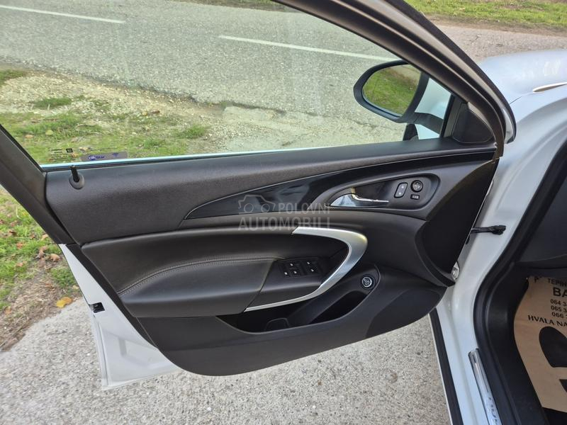 Opel Insignia 2.0CDTI   C.O.S.M.O