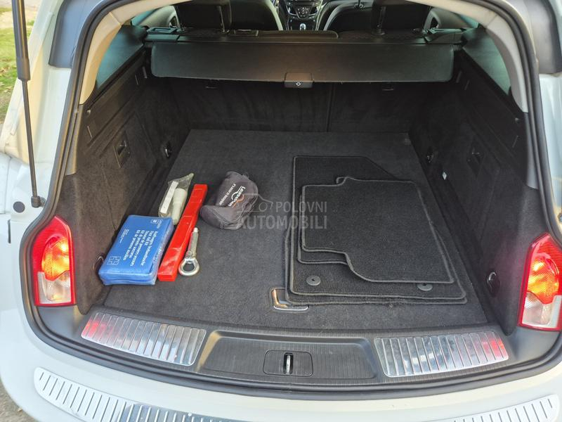 Opel Insignia 2.0CDTI   C.O.S.M.O