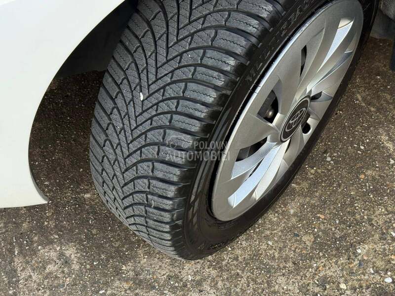 Toyota Yaris 1.3 T O P