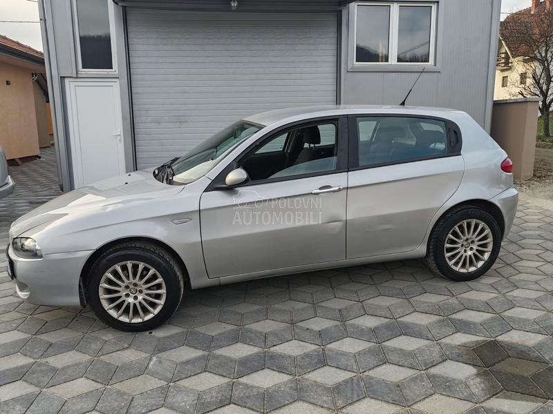 Alfa Romeo 147 REG / DUGO