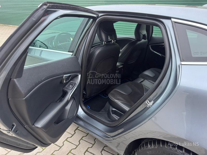 Volvo V40 2.0 R-design