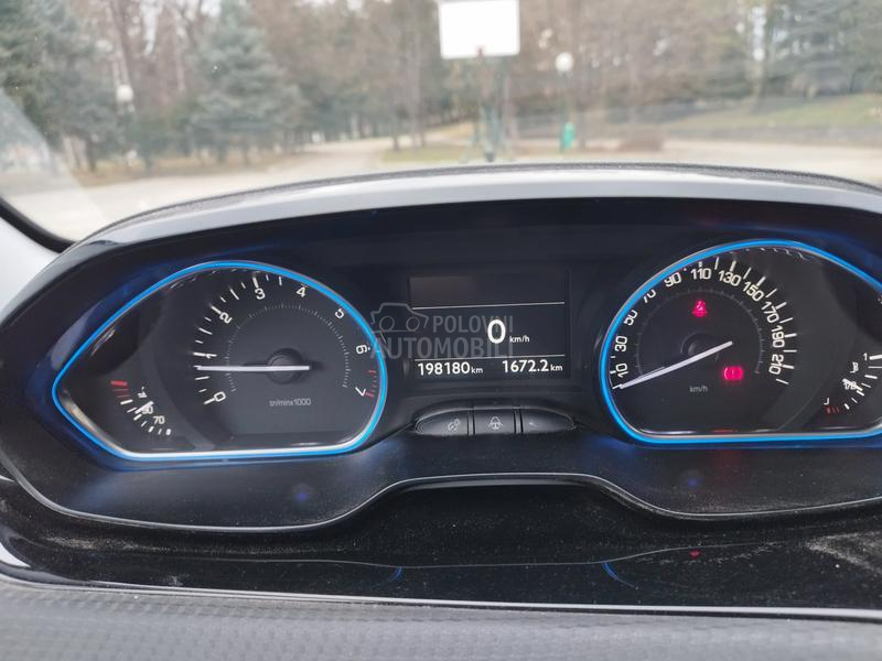 Peugeot 2008 1.2ehpt