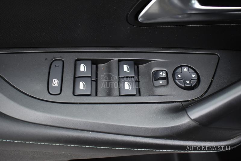 Peugeot 2008 1.2 Allure AT