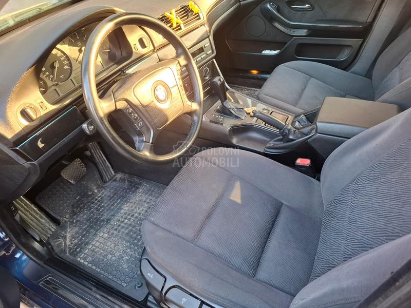 BMW 523 