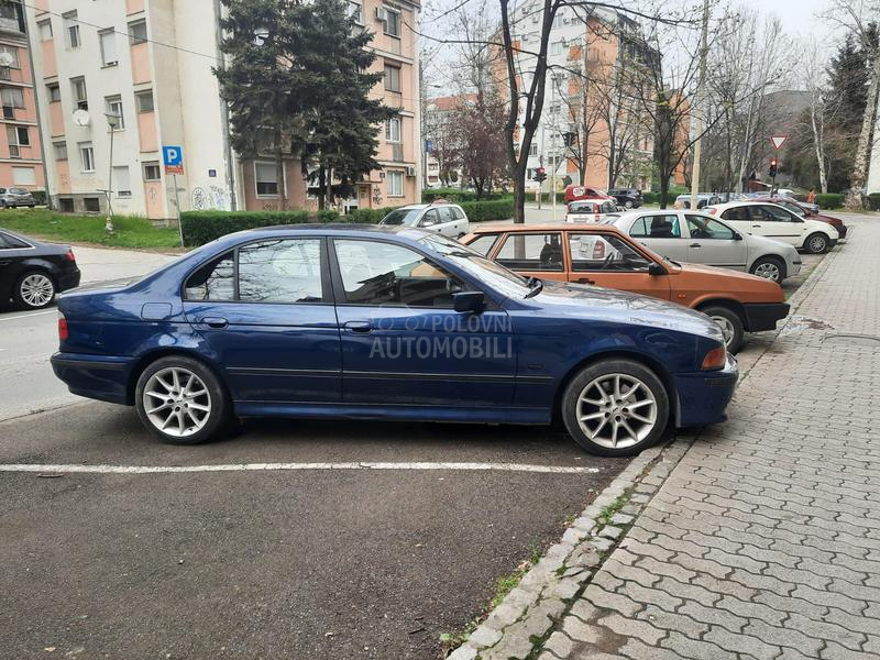 BMW 523 