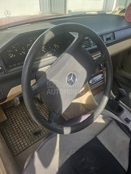 Mercedes Benz 200D