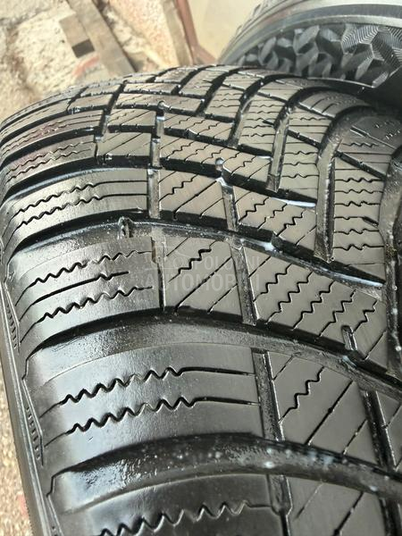 Hankook 205/60 R16 Zimska