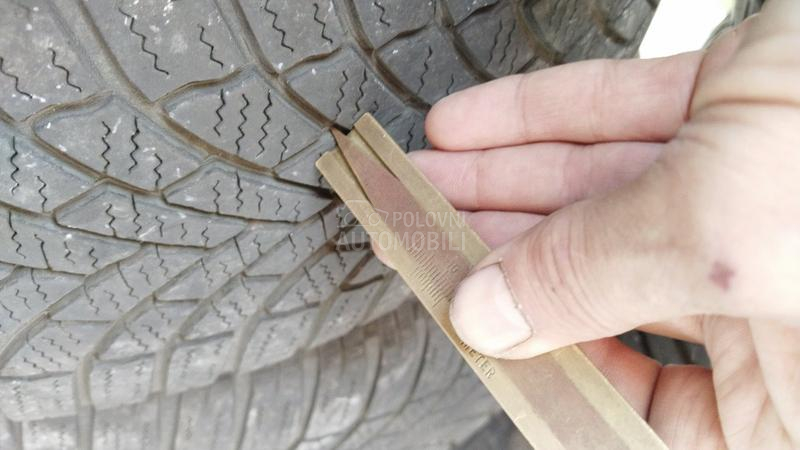 Bridgestone 205/60 R16 Zimska