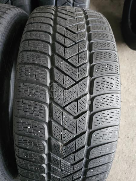 Pirelli 235/60 R18 Zimska