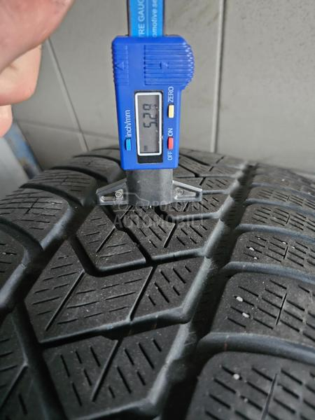 Pirelli 235/60 R18 Zimska