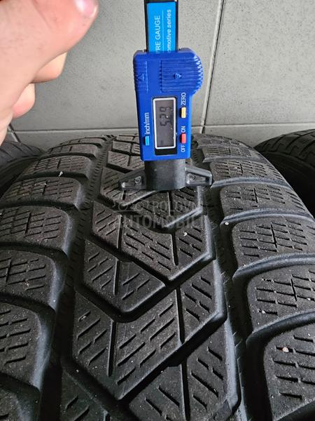Pirelli 235/60 R18 Zimska