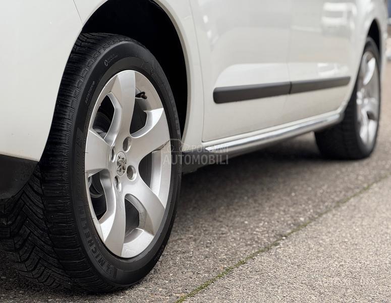 Peugeot 3008 2.0 HDI // ALLURE