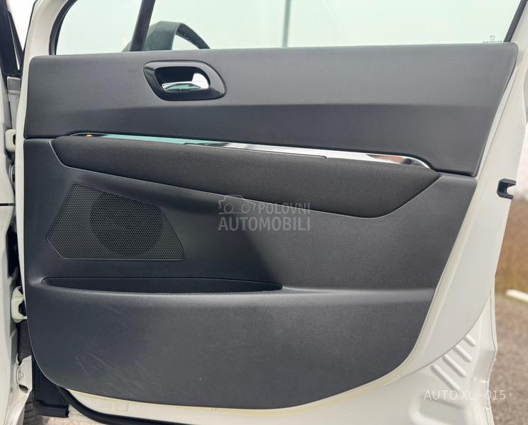 Peugeot 3008 2.0 HDI // ALLURE