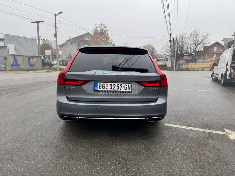 Volvo V90 