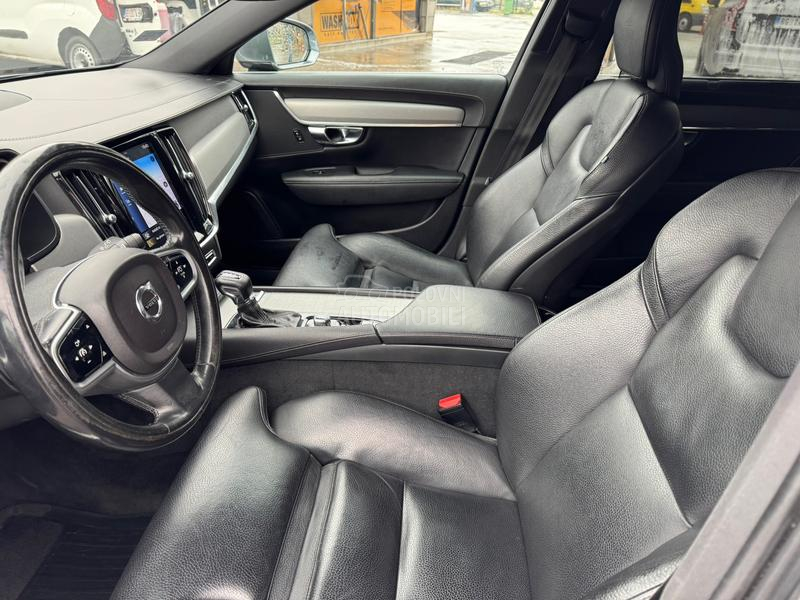 Volvo V90 