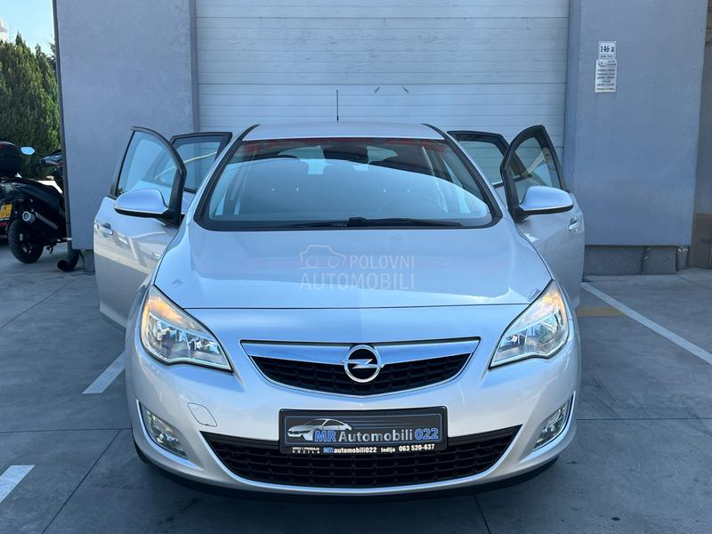 Opel Astra J 1.6b ENJOY