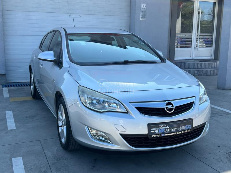 Opel Astra J 1.6b ENJOY