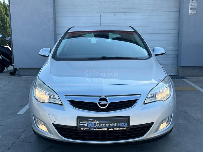 Opel Astra J 1.6b ENJOY