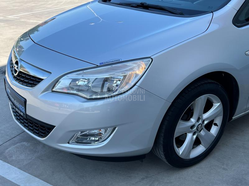 Opel Astra J 1.6b ENJOY