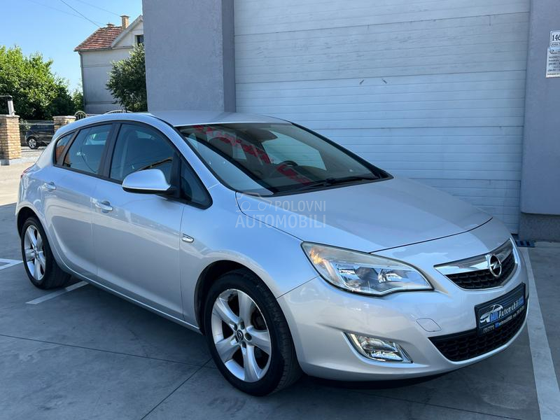 Opel Astra J 1.6b ENJOY