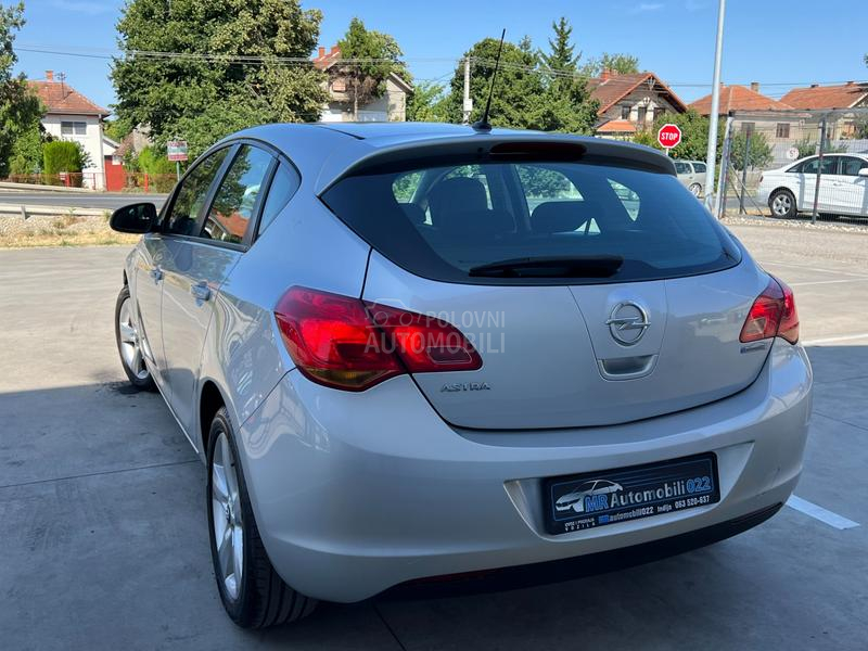 Opel Astra J 1.6b ENJOY