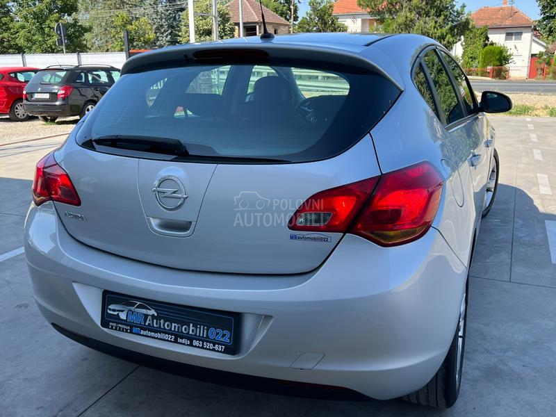 Opel Astra J 1.6b ENJOY