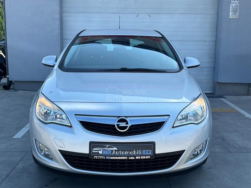Opel Astra J 1.6b ENJOY