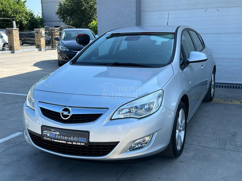 Opel Astra J 1.6b ENJOY