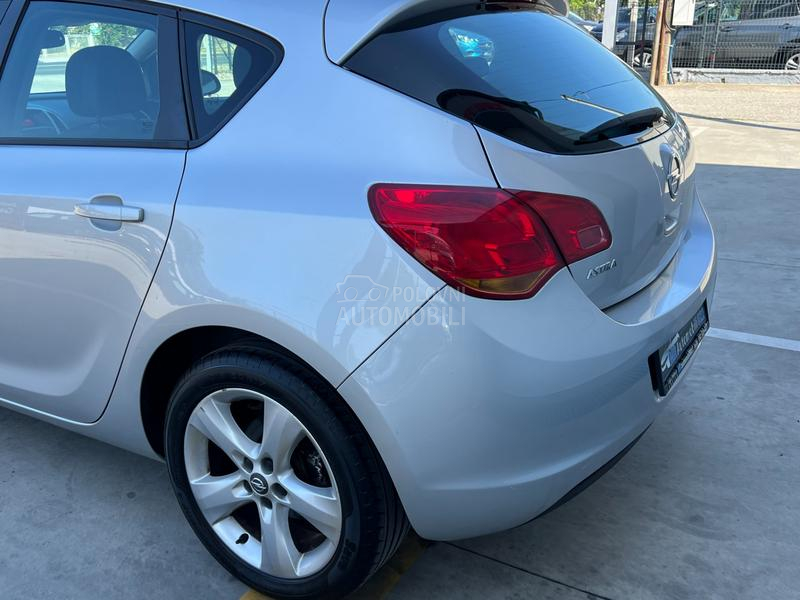 Opel Astra J 1.6b ENJOY