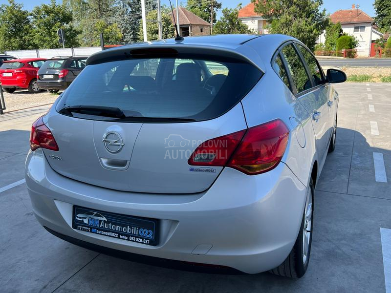 Opel Astra J 1.6b ENJOY