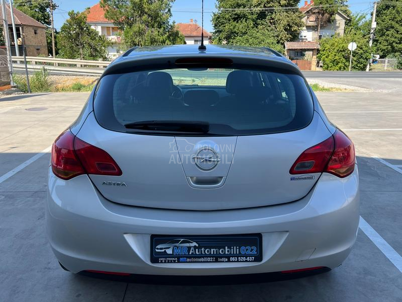 Opel Astra J 1.6b ENJOY
