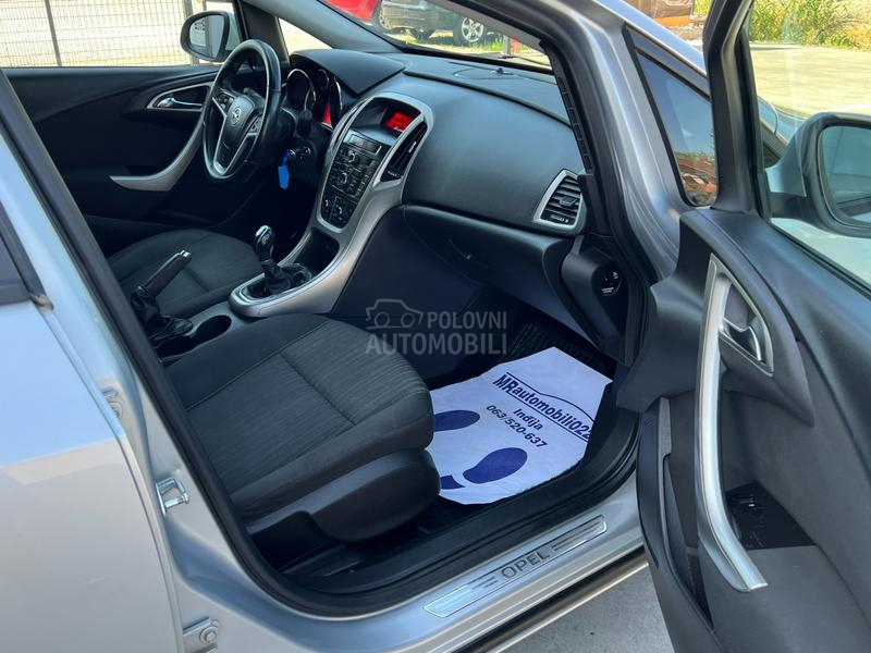 Opel Astra J 1.6b ENJOY