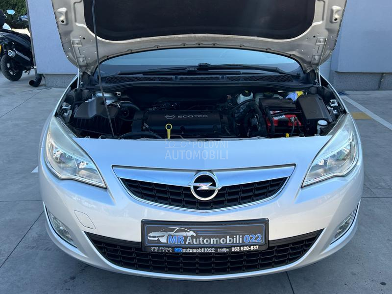 Opel Astra J 1.6b ENJOY