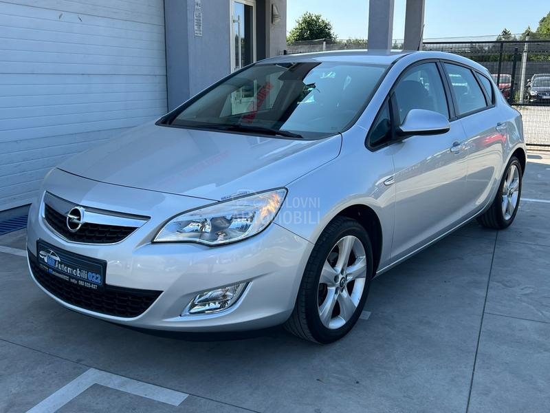 Opel Astra J 1.6b ENJOY