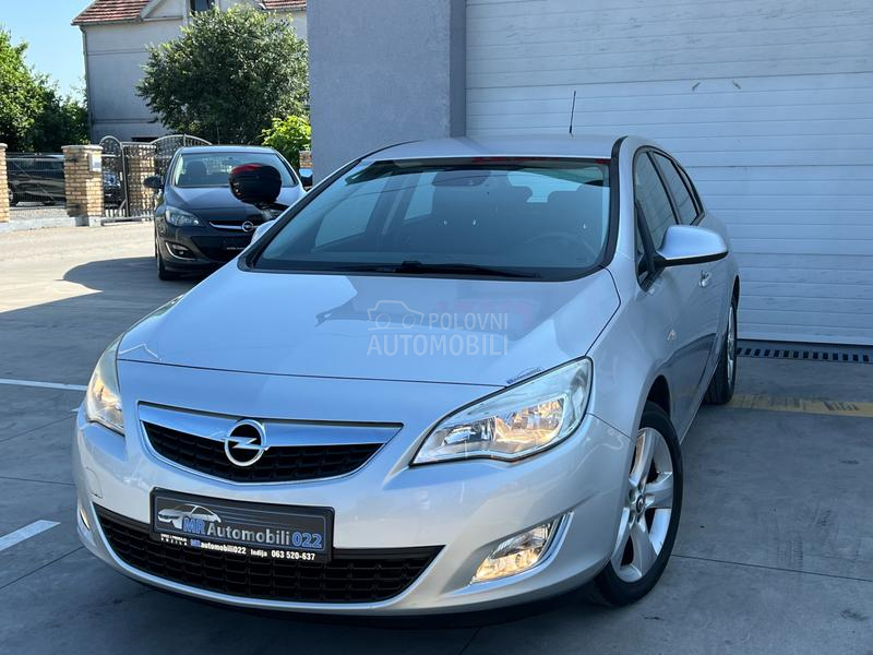 Opel Astra J 1.6b ENJOY
