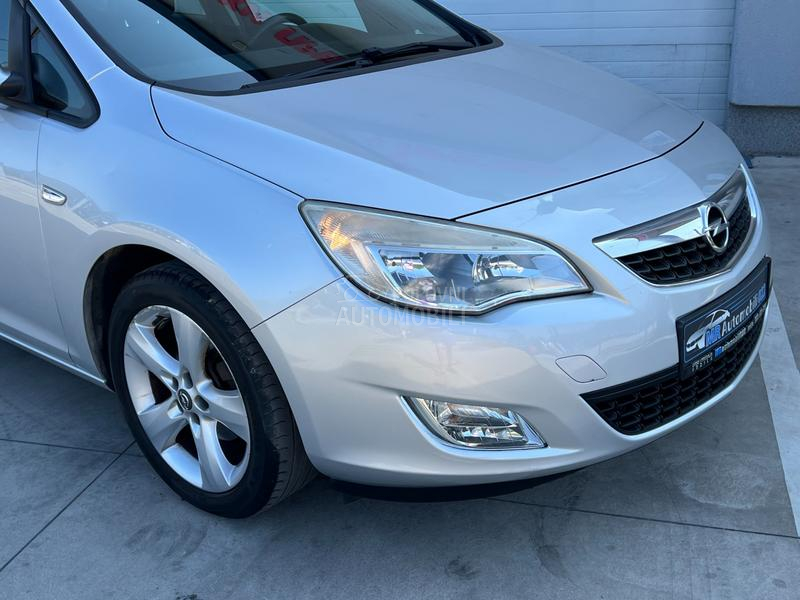 Opel Astra J 1.6b ENJOY