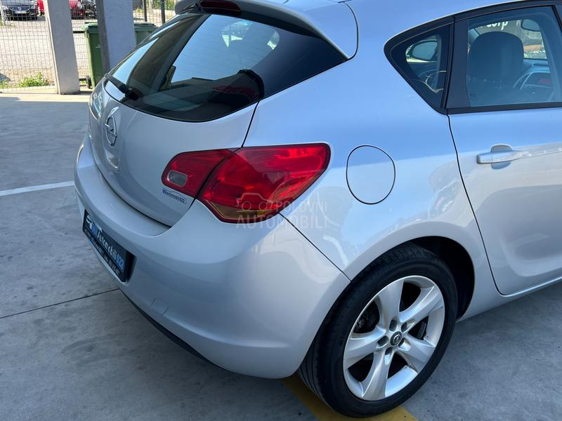 Opel Astra J 1.6b ENJOY