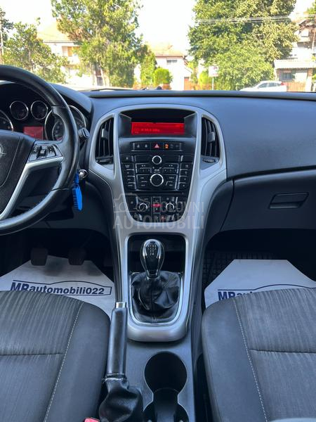 Opel Astra J 1.6b ENJOY