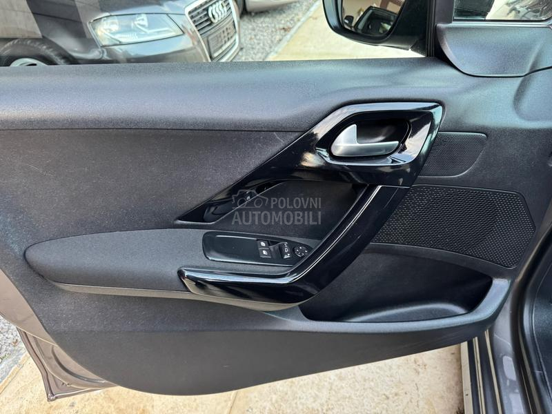Peugeot 208 1.2 ALLURE