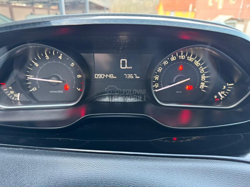 Peugeot 208 1.2 ALLURE