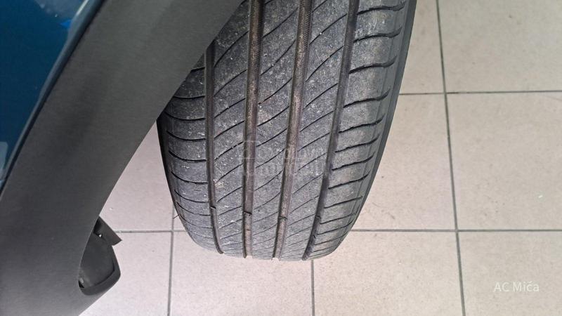 Peugeot 3008 1.2NAV ALU KAM 42000