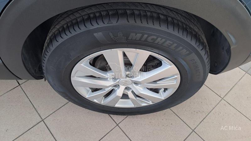 Peugeot 3008 1.2NAV ALU KAM 42000