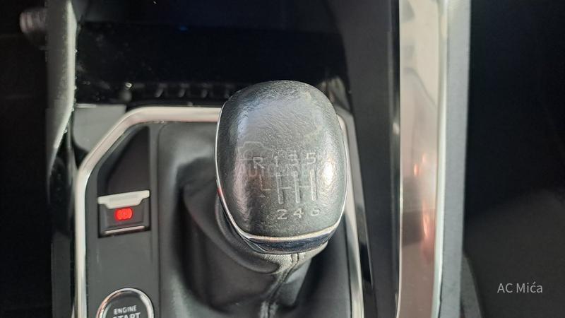 Peugeot 3008 1.2NAV ALU KAM 42000