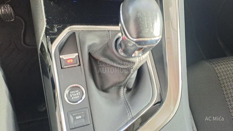 Peugeot 3008 1.2NAV ALU KAM 42000