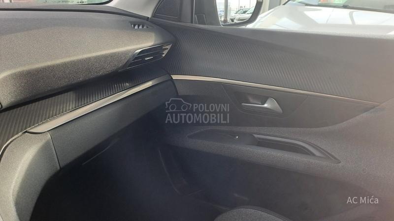 Peugeot 3008 1.2NAV ALU KAM 42000